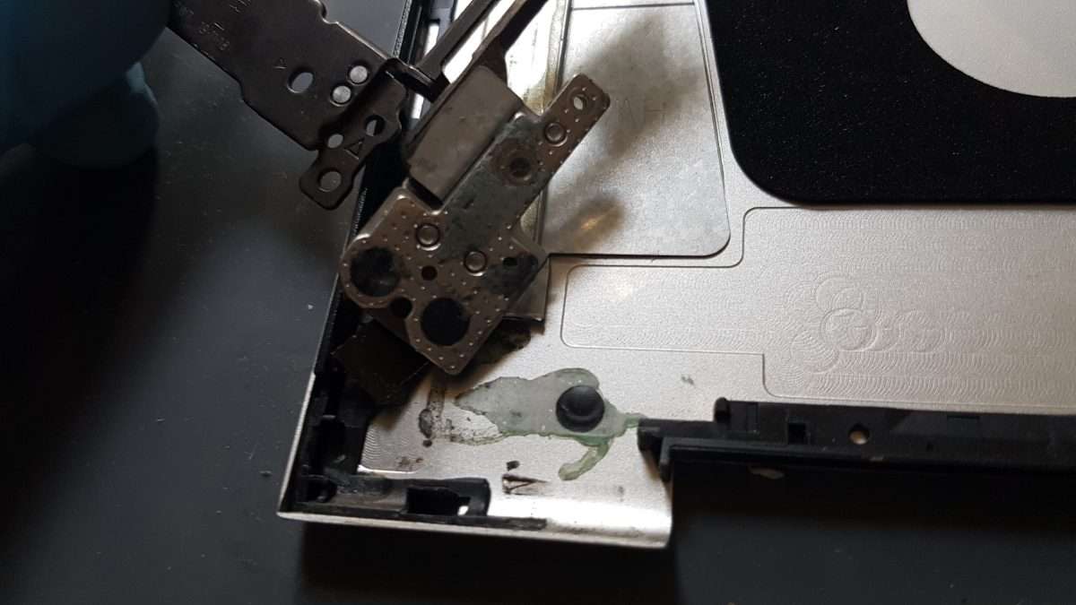 Dell Inspiron 7000 broken Hinge Repair ITSolve Repairs