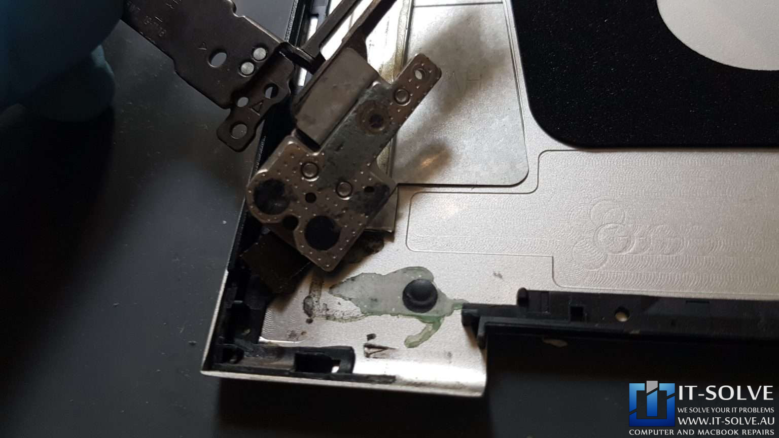 Dell Inspiron 7000 broken Hinge Repair ITSolve Repairs